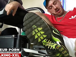 Proll guy, Berlin's underground hero, flaunts his massive tool. Dressed in sneakers, he teases with foreskin, strokes for a massive load, and indulges in cockpump play. A wild ride for fans of huge cocks and kinky fetishes.